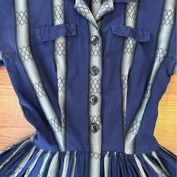 Vintage 1950’s Jonathan Logan Navy and Grey Striped Button Front Dress size XS - Picture 5 of 11